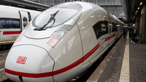 Der neue ICE 3 Neo steht im Frankfurter Hauptbahnhof