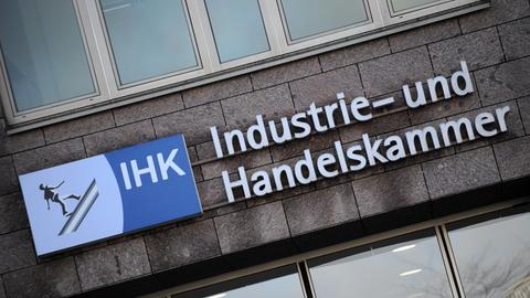 Das Logo und der Schriftzug der Industrie- und Handelskammer (IHK) Kasse