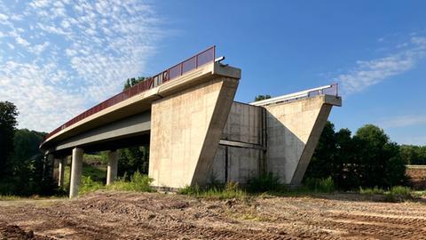 Brücke ins Nichts bei Calden