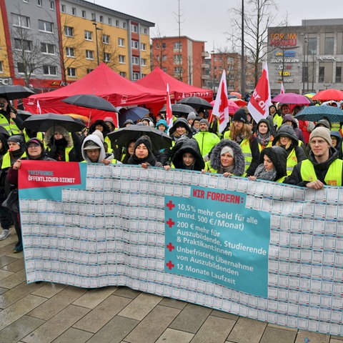 Teilnehmerinnen und Teilnehmer der Demo in Hanau