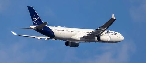 Lufthansa-Airbus in der Luft