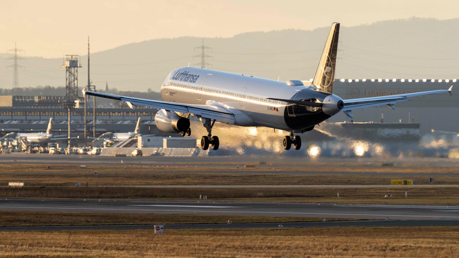 Lufthansa-Pilot wird ohnmächtig, Airbus aus Frankfurt fliegt auf Autopilot