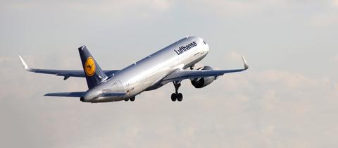 Lufthansa-Maschine beim Start in Frankfurt