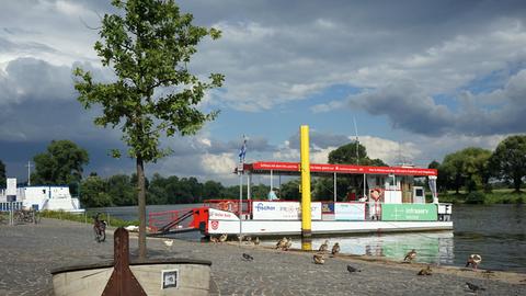 Die Mainfähre in Frankfurt-Höchst