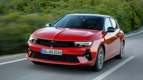 Roter Opel Astra 