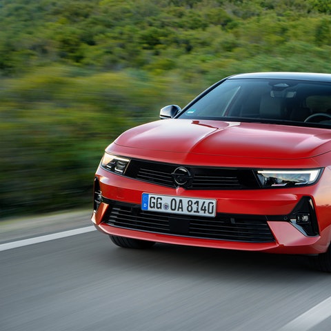 Roter Opel Astra 