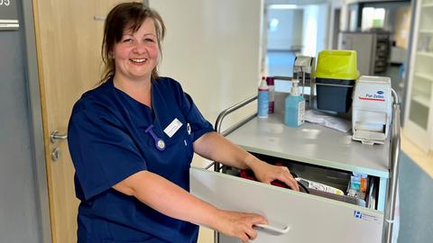 Pflegekraft Stefanie Gross ist glücklich mit ihren flexiblen Arbeitszeiten am Klinikum Hersfeld-Rotenburg.