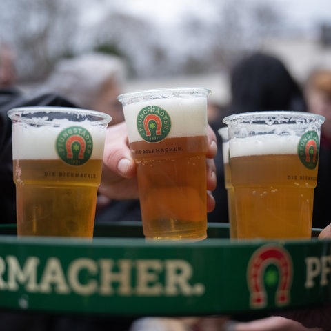 Pfungstädter Bier in Plastikbechern