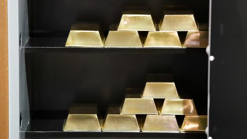 Goldbarren in einem Tresor