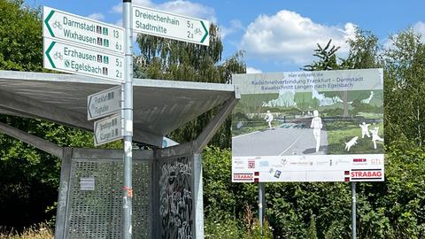 Schild Hier entsteht die Radschnellverbindung Frankfurt-Darmstadt - Bauabschnitt Langen nach Egelsbach