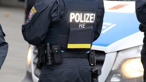 Polizist von hinten