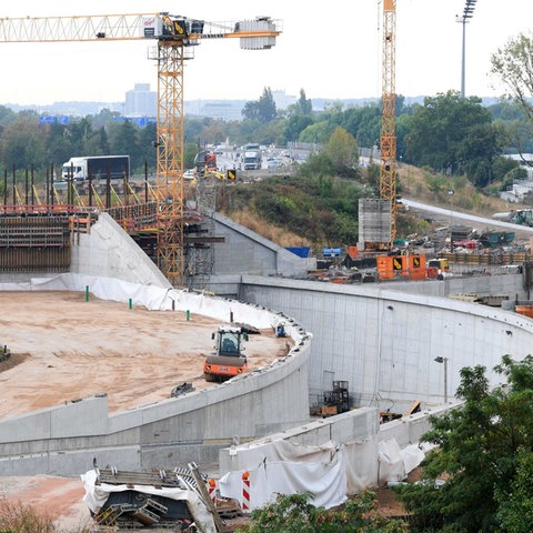Bauarbeiten am Autobahnkreuz Erlenbruch mit Zufahrt zum geplanten Riederwaldtunnel in Frankfurt
