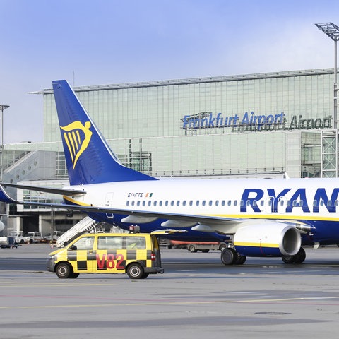 Ryanair-Flugzeug auf Frankfurter Flughafen