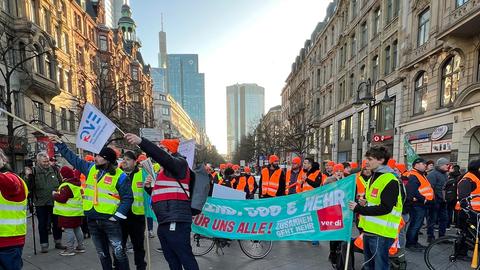 Streikende am Frankfurter Hauptbahnhof