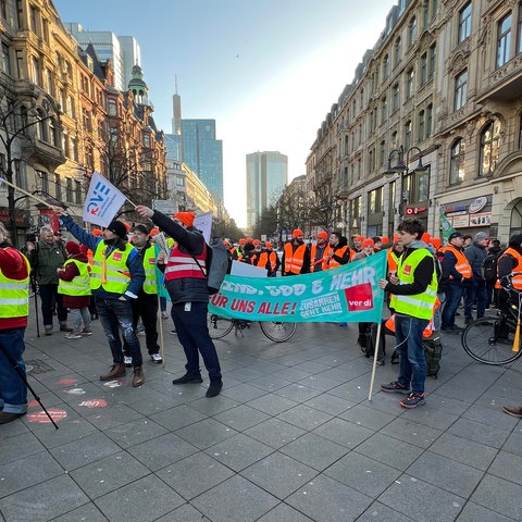 Streikende am Frankfurter Hauptbahnhof