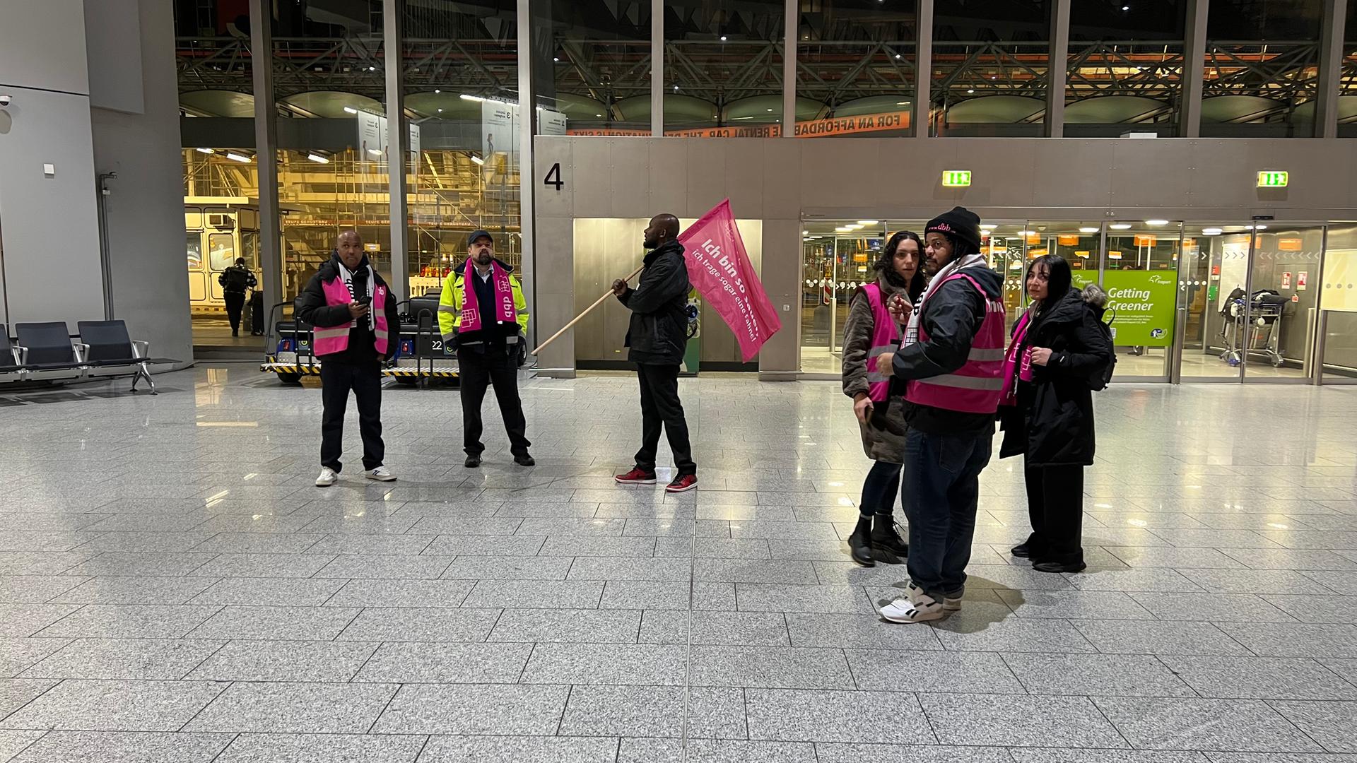 VerdiStreik am Flughafen Frankfurt hat begonnen Video hessenschau.de Wirtschaft