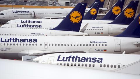 Geparkte Passagiermaschinen der Lufthansa 
