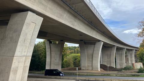 Wenige Autos auf der Talbrücke