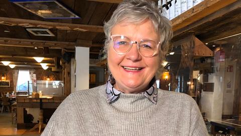 "Dorf Alm"-Besitzerin Gerlinde Scriba möchte weiterhin Party und Geselligkeit bieten.
