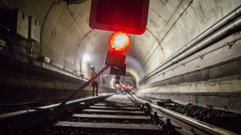 Kein Zugverkehr läuft am Montag in Frankfurt in dem für die Sommerferien gesperrten S-Bahn-Tunnel.