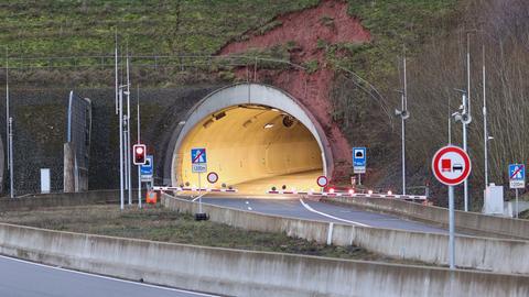 Gesperrter A49-Tunnel bei Schwalmstadt