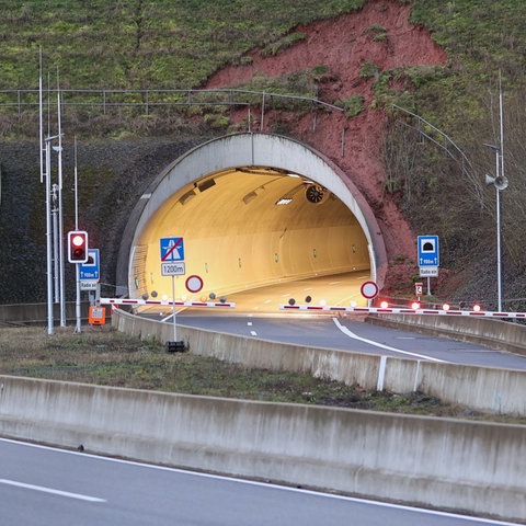 Gesperrter A49-Tunnel bei Schwalmstadt
